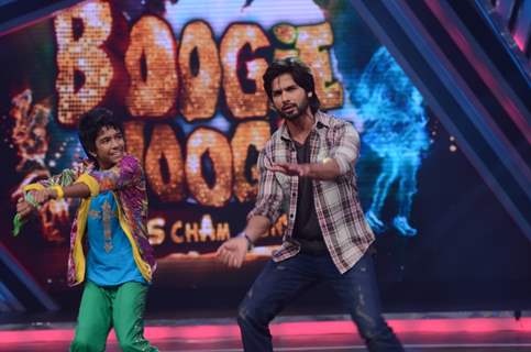 Shahid performs at the Grand premiere of Boogie Woogie