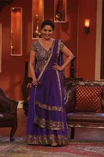 Dedh Ishqiya Promotions on Comedy Nights With Kapil