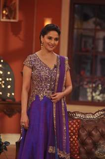 Dedh Ishqiya Promotions on Comedy Nights With Kapil