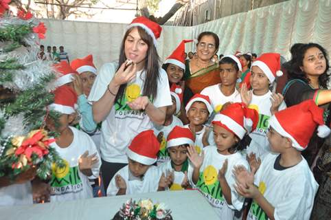 Lauren celebrates Christmas with the children of Smile Foundation