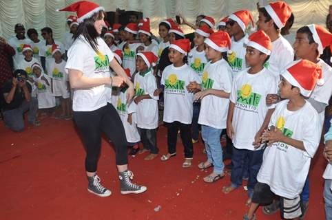 Lauren celebrates Christmas with the children of Smile Foundation