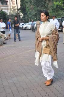 Mita Vashisht was seen at Farooq Shaikh's Condolence Meeting