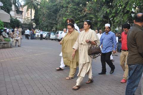 Honey Irani at Farooq Shaikh's Condolence Meeting