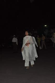 Alka Yagnik at Farooq Shaikh's Condolence Meeting