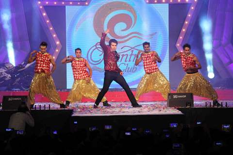 Krushna Abhishek performs at the New Year celebrations at Country Club