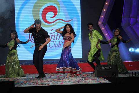 Krushna Abhishek and Kashmira Shah perform at the New Year celebrations at Country Club