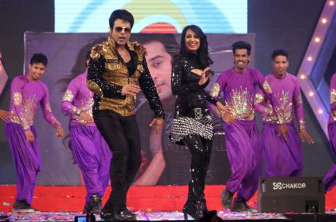 Krushna Abhishek and Kashmira Shah perform at the New Year celebrations at Country Club