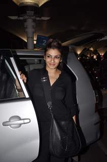 Raveena Tandon clicked at the airport on 2nd Jan. 2014