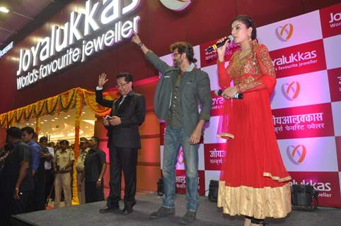 Hrithik inaugurates Joyalukkas jewellery showroom