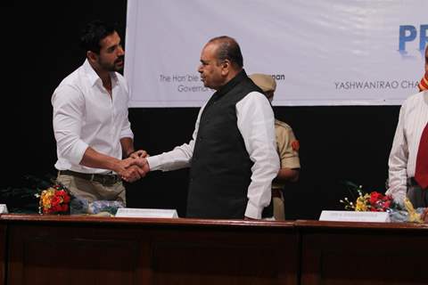 Maharashtra's Governor Mr. K.Sankaranarayanan and John Abraham at Pratibimb NGO Event