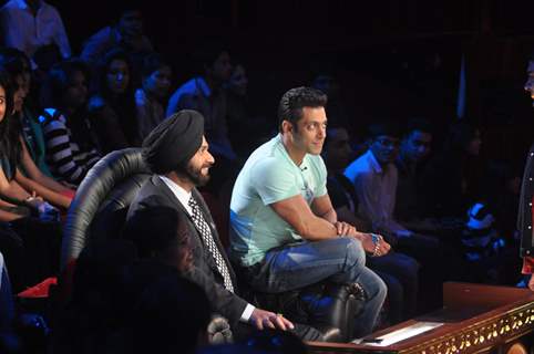 Salman Khan and Navjot Singh Sidhu on Comedy Night With Kapil