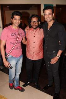 Karanvir Bohra and Rohit Roy during Prateek Sharma's art show