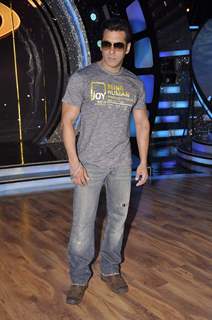 Salman Khan promotes Jai Ho on Dance India Dance