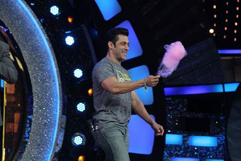 Salman Khan promotes Jai Ho on Dance India Dance