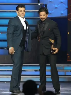 Shahrukh Khan and Salman Khan greet each other at the 9th Star Guild Awards