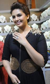 Huma Qureshi inagurates the wedding & lifestyle exhibition; Shagun 2014