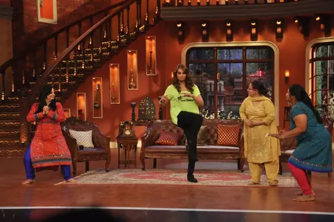Bipasha Basu teaches some exercise moves on Comedy Nights With Kapil