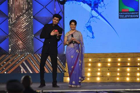 Manish Paul and Madhuri Dixit at the Umang 2014