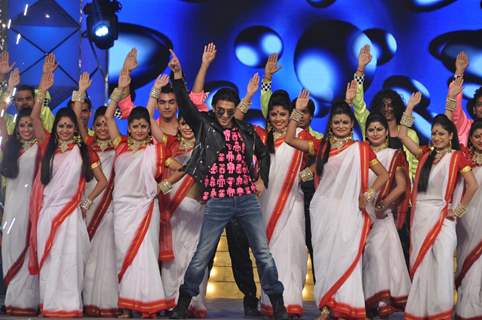 Ranveer Singh performs at Umang 2014