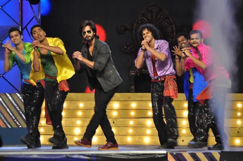 Shahid Kapoor performs at Umang 2014
