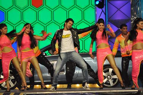 Varun Dhawan performs at Umang 2014