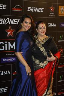 Sonakshi Sinha with her mother at Gima Awards 2013