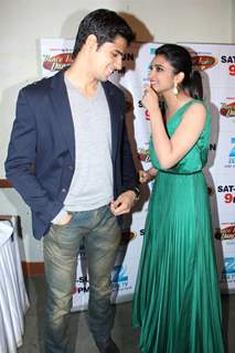 Sidharth Malhotra and Parineeti Chopra during Hasee Toh Phasee Promotions on DID Season 4