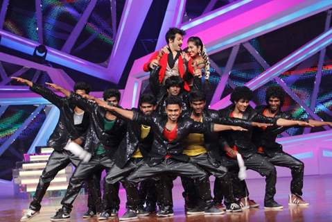 Rithvik and Asha perform On Nach Baliye 6