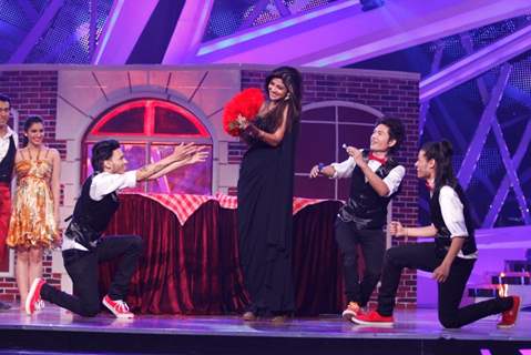 Shilpa Shetty performs On Nach Baliye 6