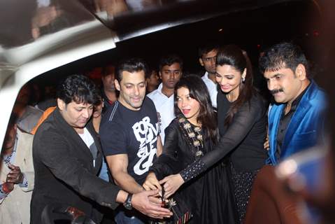 Salman Khan and Daisy Shah inaugrate the Worli Festival 2014