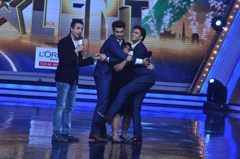 Arjun and Ranveer hug Bharti