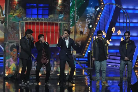 Raveer Singh performs with some contestants
