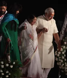 Narendra Modi felicitates singer Lata Mangeshkar on completion of 51 years since the singing of song &quot;Ae Mere Vatan Ke Logo&quot;