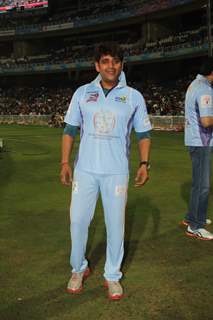 Ravi Kissen played in the Bhojpuri Dabanggs team at CCL