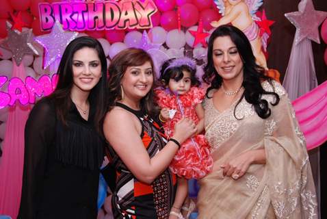 Juhi Parmar, Sunny Leone and Pooja Bedi at Samairra's birthday party