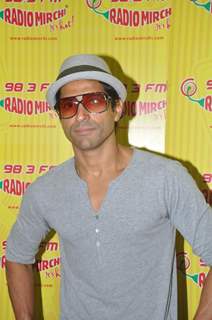 'Shaadi ke Side Effects' Promotions on Radio Mirchi 98.3