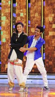 Alia Bhatt Promotes 'Highway' on DID Season 4