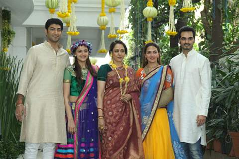 Hema Malini with her daughters and Sons-in-law