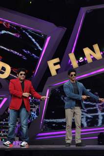 Sajid Khan and Farhan Akhtar perform on Grand finale of Nach Baliye 6