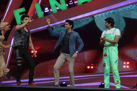 Promotions of 'Shaadi Ke Side Effects' on Grand finale of Nach Baliye 6