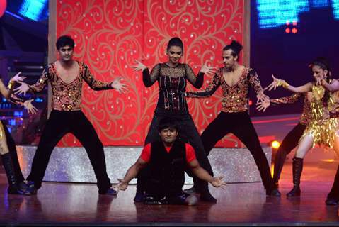 Vinod - Raksha perform on Nach Baliye Season 6 Grand Finale