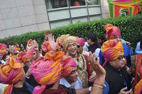 Vaibhav Vora enters the Wedding with a grand baraat