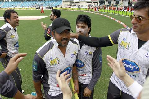 The Mumbai Heroes celebrate the winning moment