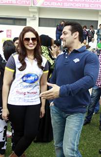 Salman and Huma in a chat at the CCL Dubai match