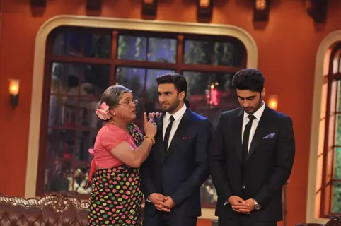 Ali Asgar shares some words of wisdom with Ranveer and Arjun