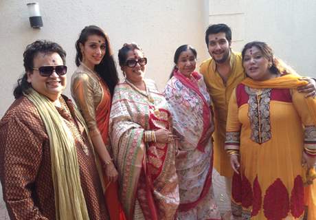 Asha Bhosle joined Bappi Lahiri and his family for Saraswati Puja