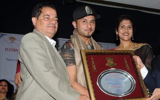 Honey Singh unveils the book 'Top 100 Celebrity Brands'