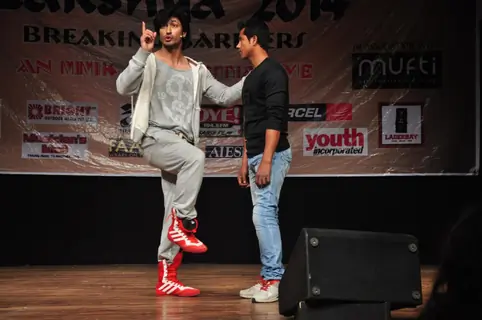 Vidyut Jamwal Teachs Self Defence