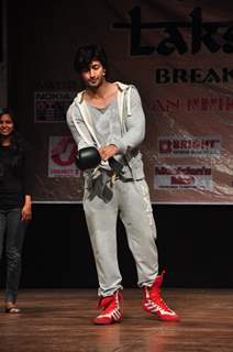 Vidyut Jamwal Teachs Self Defence