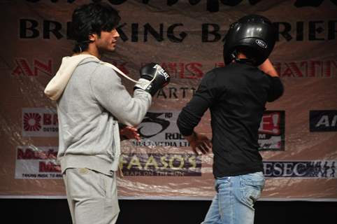 Vidyut Jamwal Teachs Self Defence